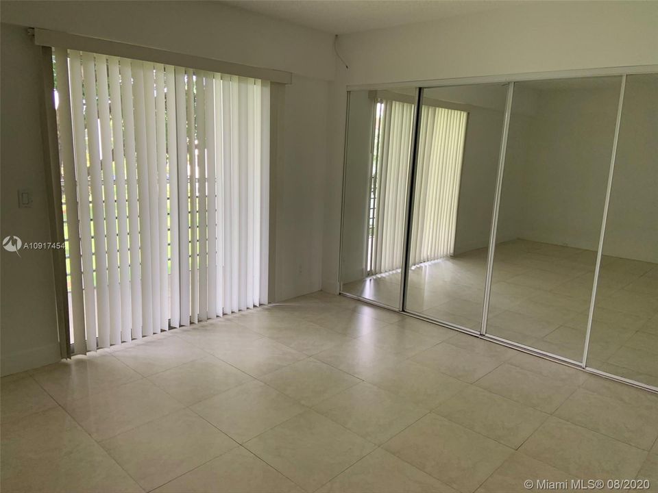 Vendido Recientemente: $59,000 (1 camas, 1 baños, 715 Pies cuadrados)