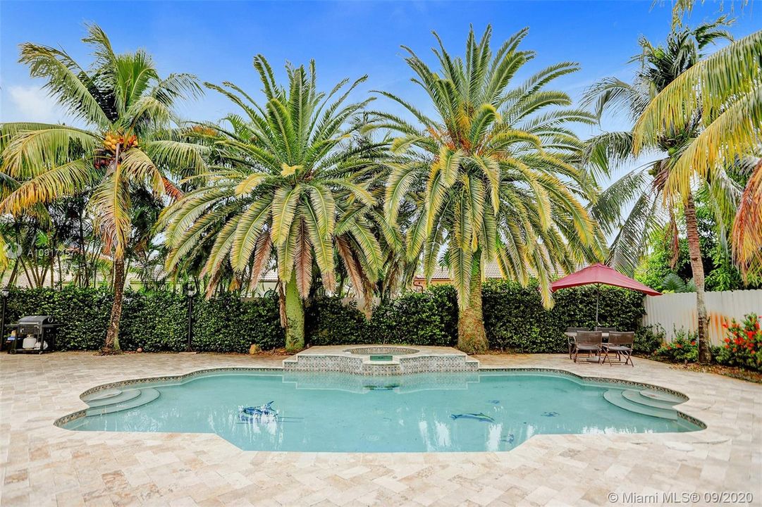 Vendido Recientemente: $690,000 (5 camas, 3 baños, 3238 Pies cuadrados)