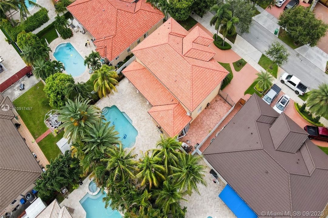 Vendido Recientemente: $690,000 (5 camas, 3 baños, 3238 Pies cuadrados)