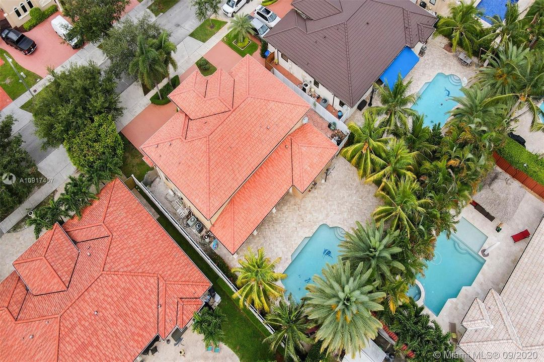 Vendido Recientemente: $690,000 (5 camas, 3 baños, 3238 Pies cuadrados)