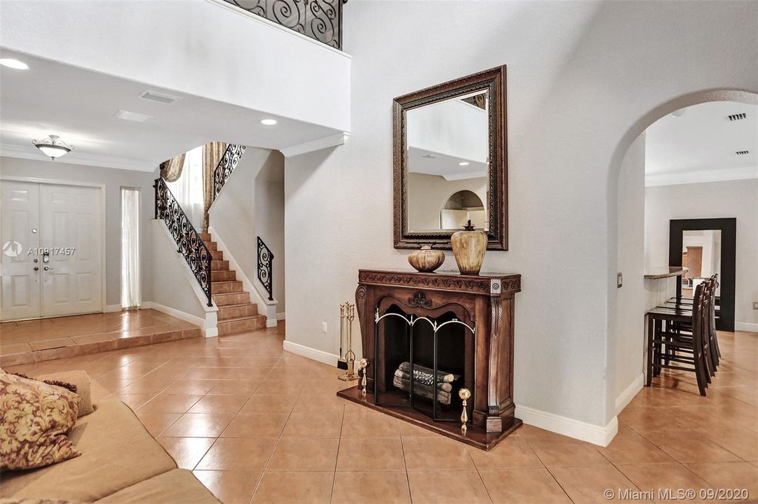 Vendido Recientemente: $690,000 (5 camas, 3 baños, 3238 Pies cuadrados)