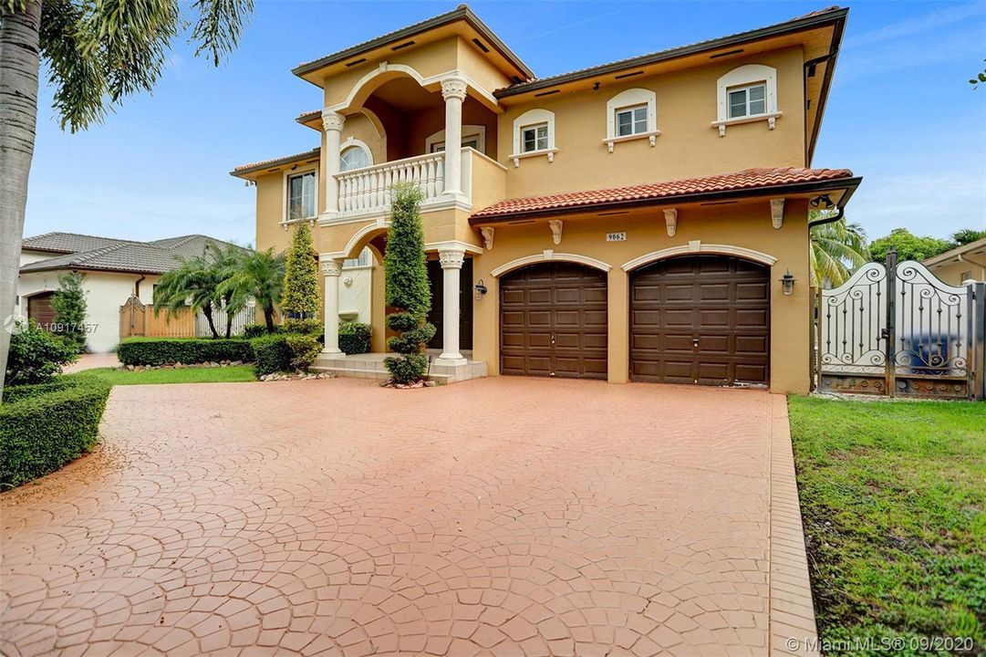 Vendido Recientemente: $690,000 (5 camas, 3 baños, 3238 Pies cuadrados)