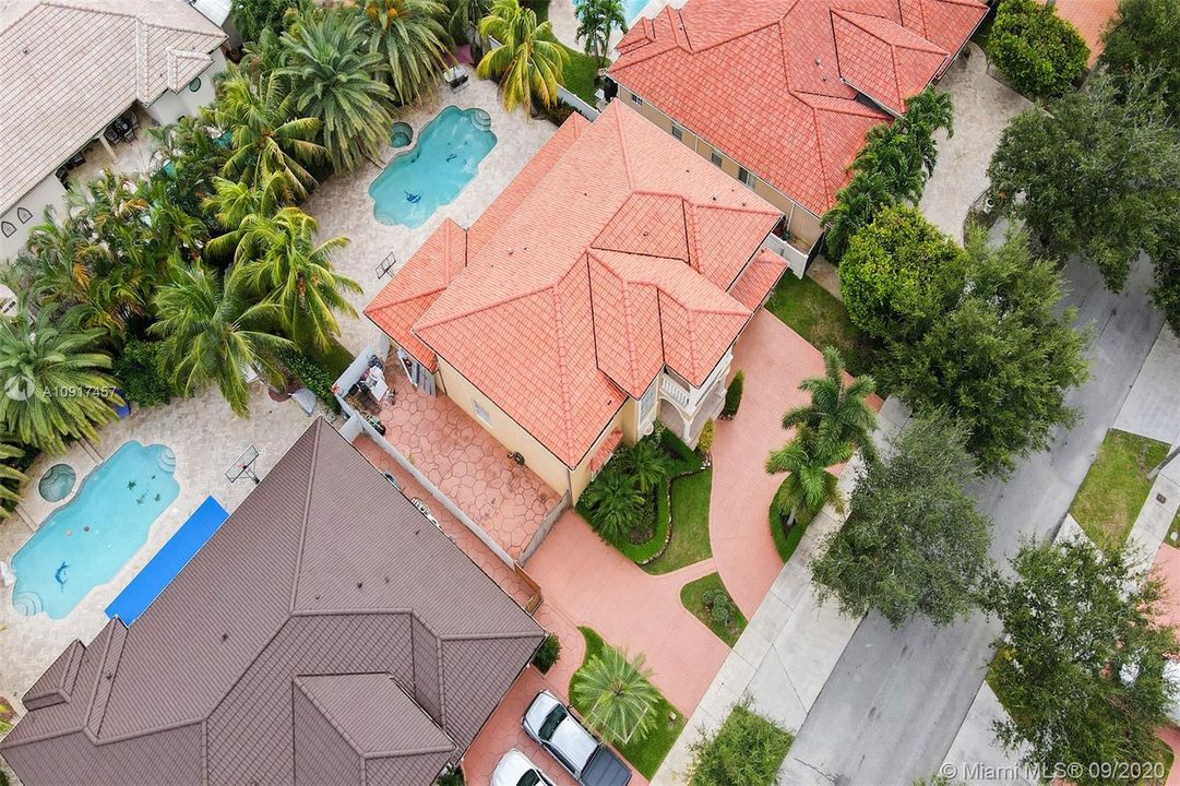 Vendido Recientemente: $690,000 (5 camas, 3 baños, 3238 Pies cuadrados)