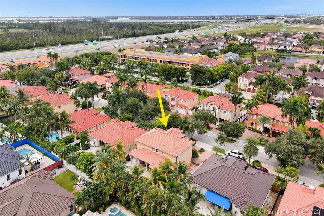 Vendido Recientemente: $690,000 (5 camas, 3 baños, 3238 Pies cuadrados)