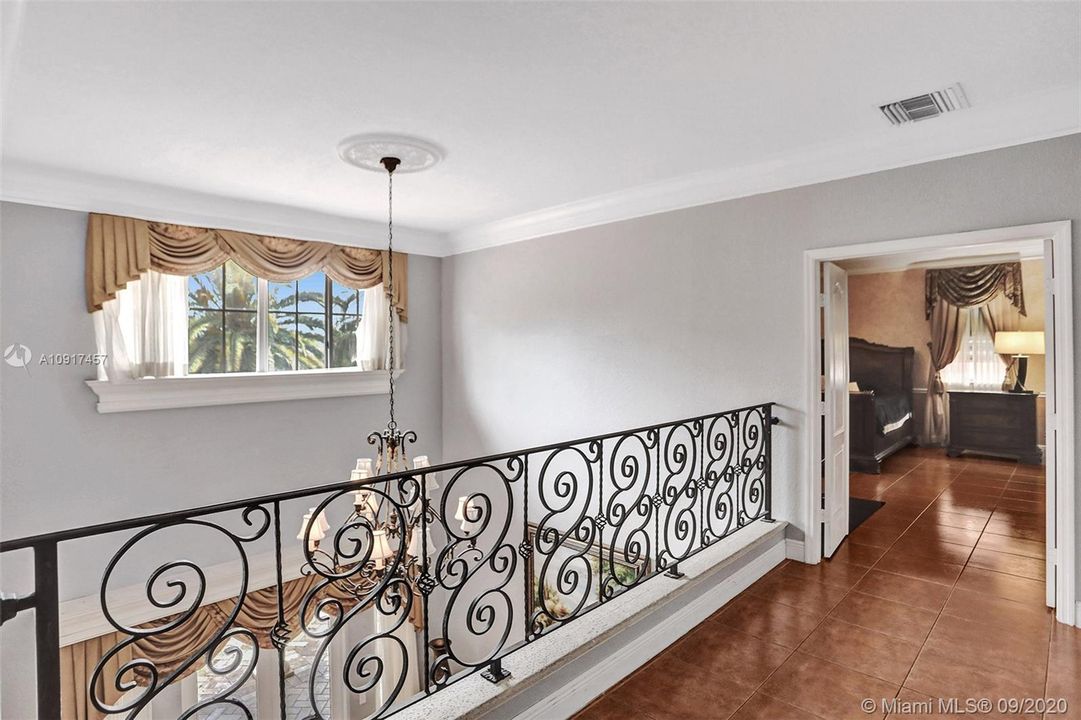 Vendido Recientemente: $690,000 (5 camas, 3 baños, 3238 Pies cuadrados)