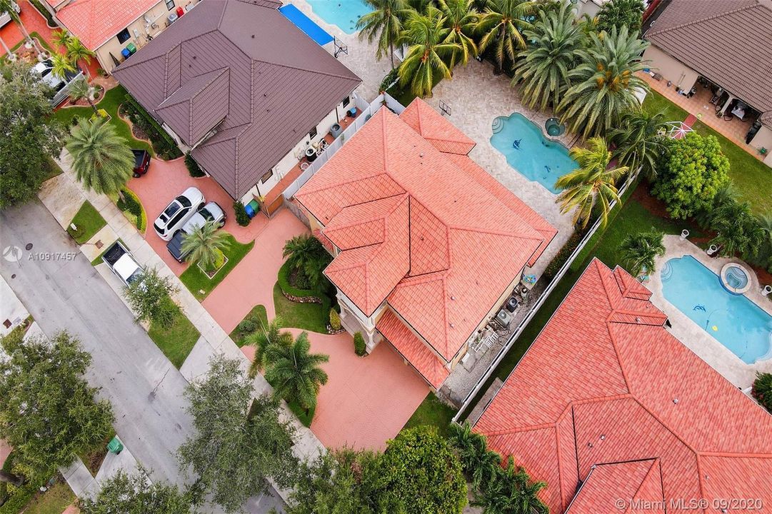 Vendido Recientemente: $690,000 (5 camas, 3 baños, 3238 Pies cuadrados)