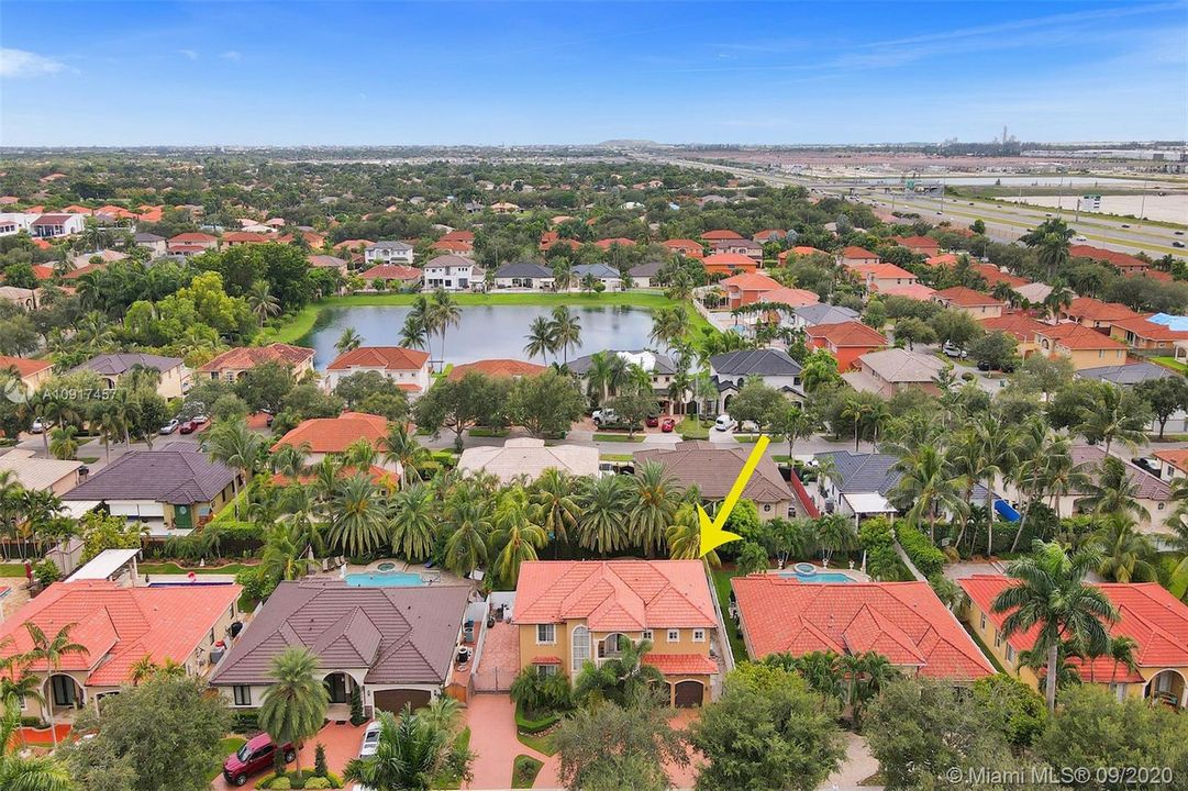 Vendido Recientemente: $690,000 (5 camas, 3 baños, 3238 Pies cuadrados)