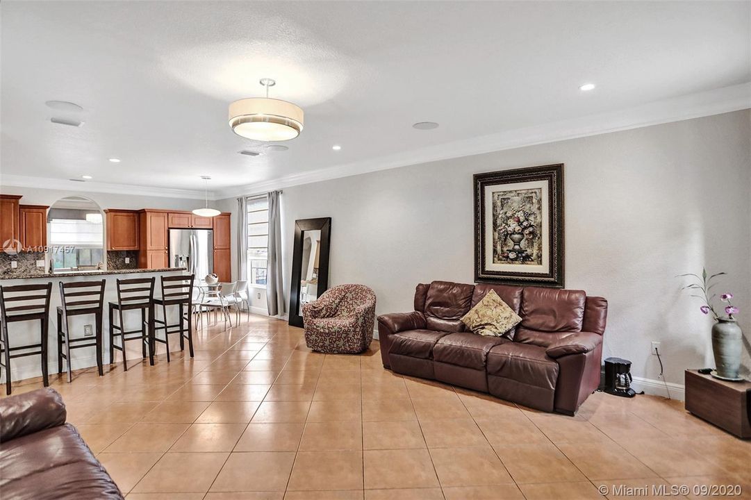 Vendido Recientemente: $690,000 (5 camas, 3 baños, 3238 Pies cuadrados)
