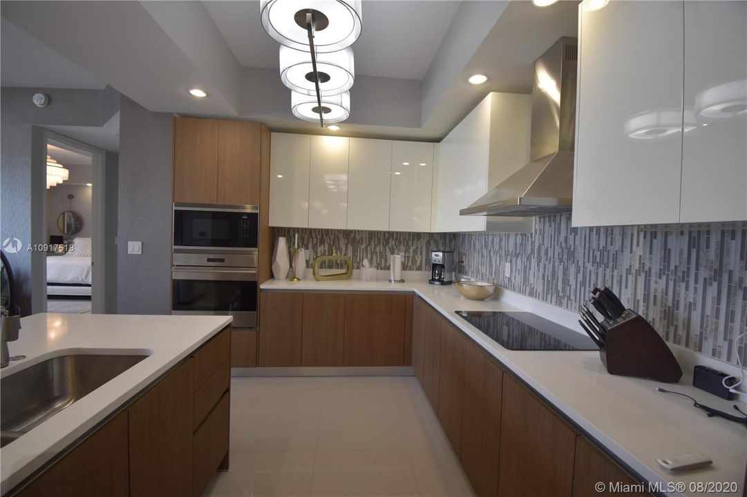 Vendido Recientemente: $949,900 (3 camas, 2 baños, 1881 Pies cuadrados)
