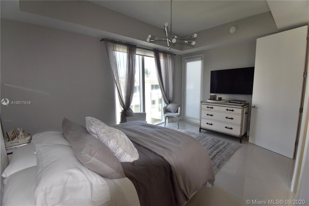 Vendido Recientemente: $949,900 (3 camas, 2 baños, 1881 Pies cuadrados)