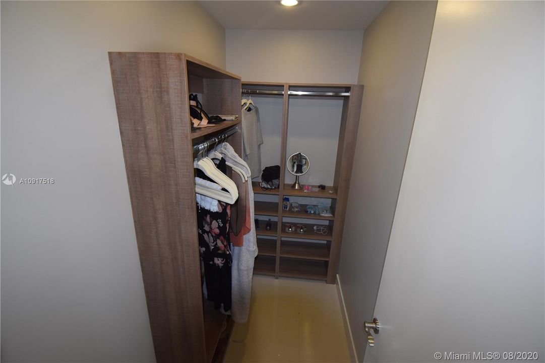 Vendido Recientemente: $949,900 (3 camas, 2 baños, 1881 Pies cuadrados)