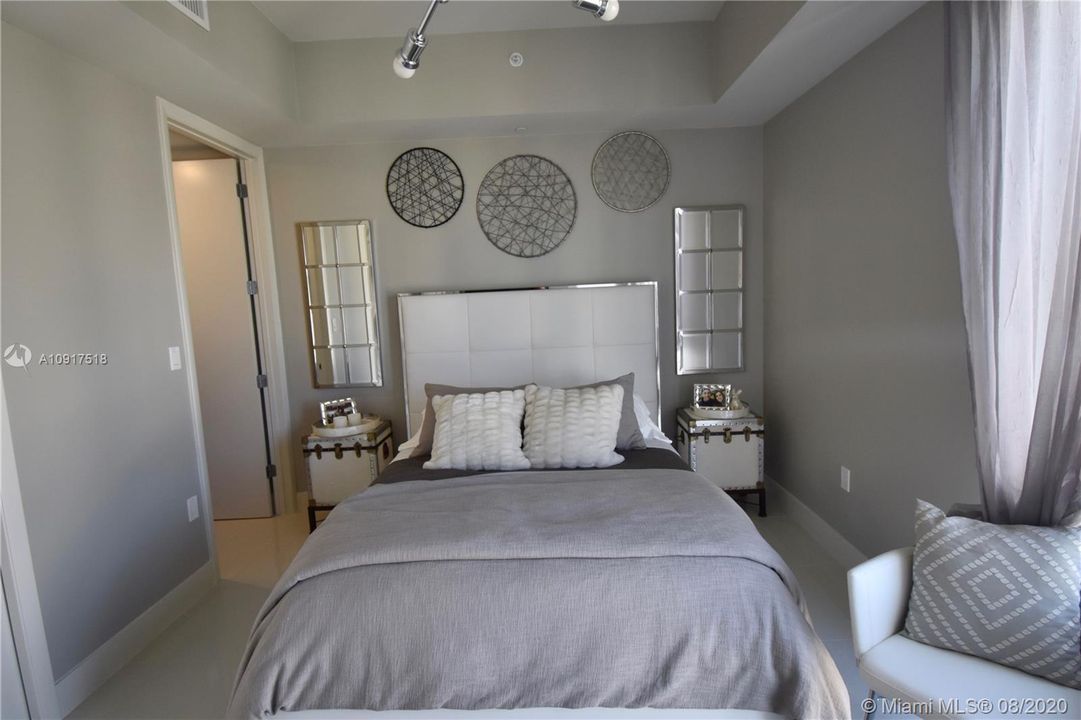 Vendido Recientemente: $949,900 (3 camas, 2 baños, 1881 Pies cuadrados)