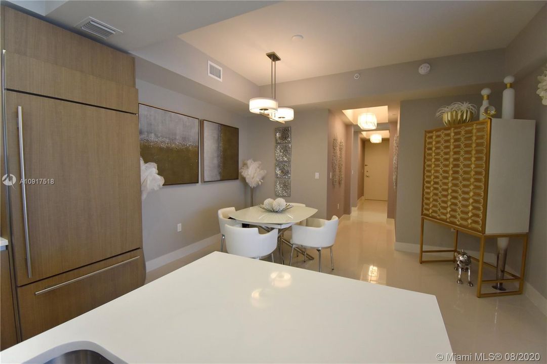 Vendido Recientemente: $949,900 (3 camas, 2 baños, 1881 Pies cuadrados)