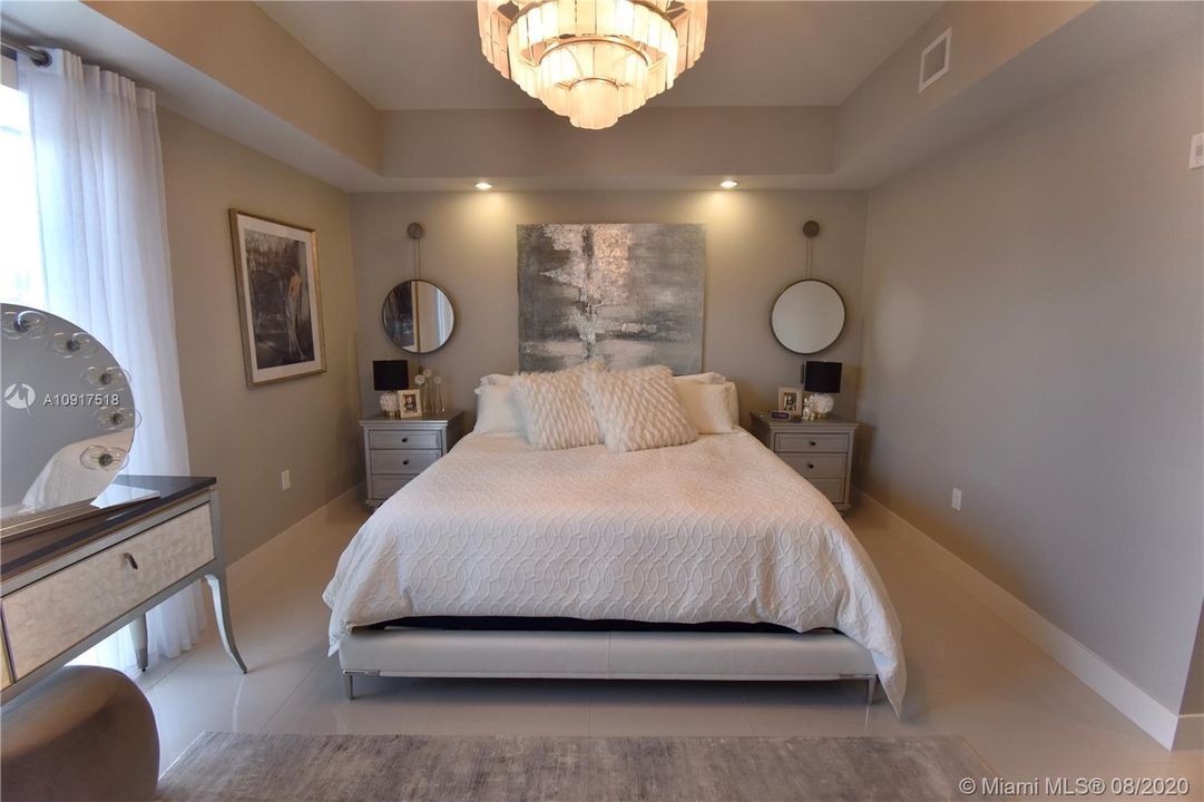 Vendido Recientemente: $949,900 (3 camas, 2 baños, 1881 Pies cuadrados)