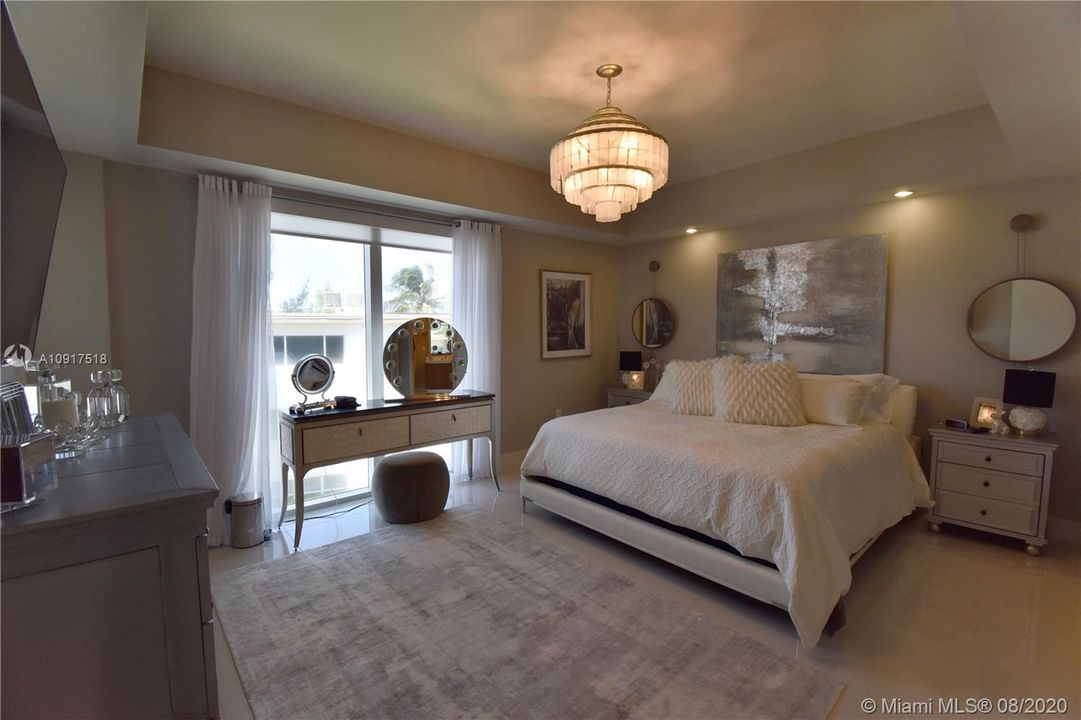 Vendido Recientemente: $949,900 (3 camas, 2 baños, 1881 Pies cuadrados)