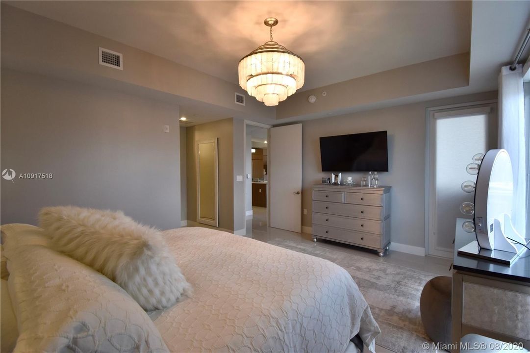 Vendido Recientemente: $949,900 (3 camas, 2 baños, 1881 Pies cuadrados)