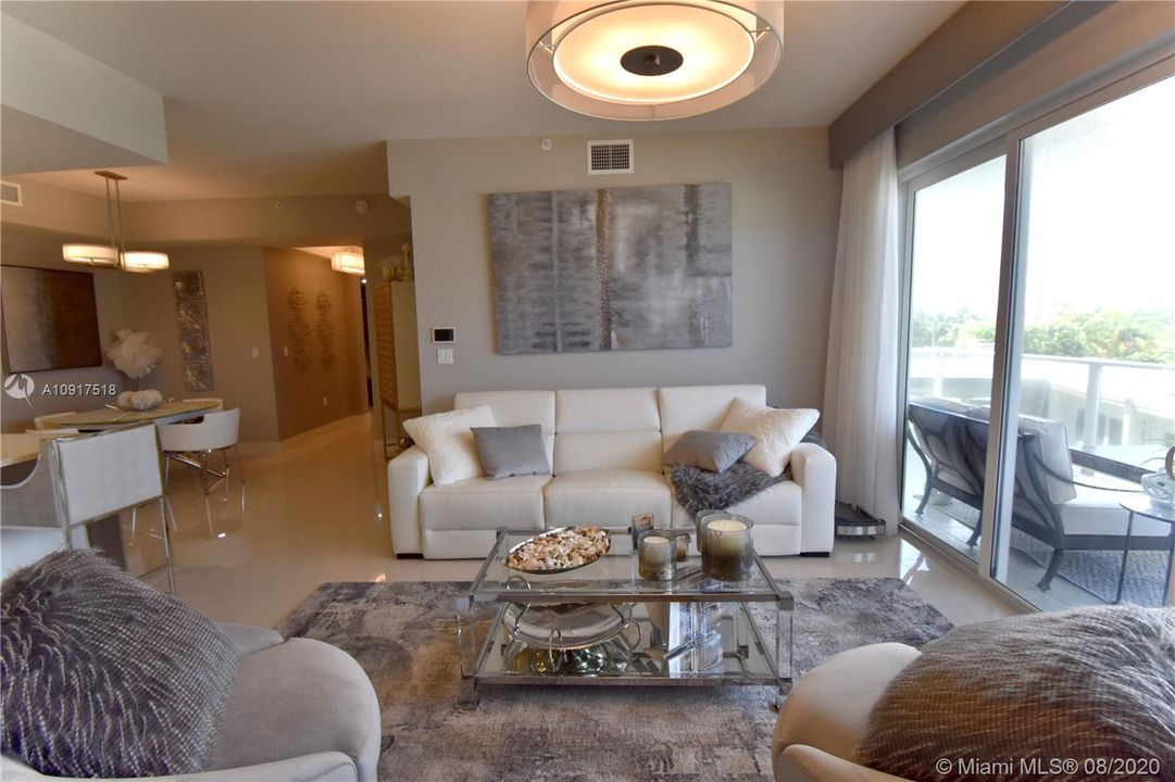 Vendido Recientemente: $949,900 (3 camas, 2 baños, 1881 Pies cuadrados)