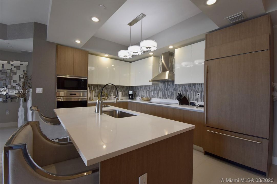 Vendido Recientemente: $949,900 (3 camas, 2 baños, 1881 Pies cuadrados)