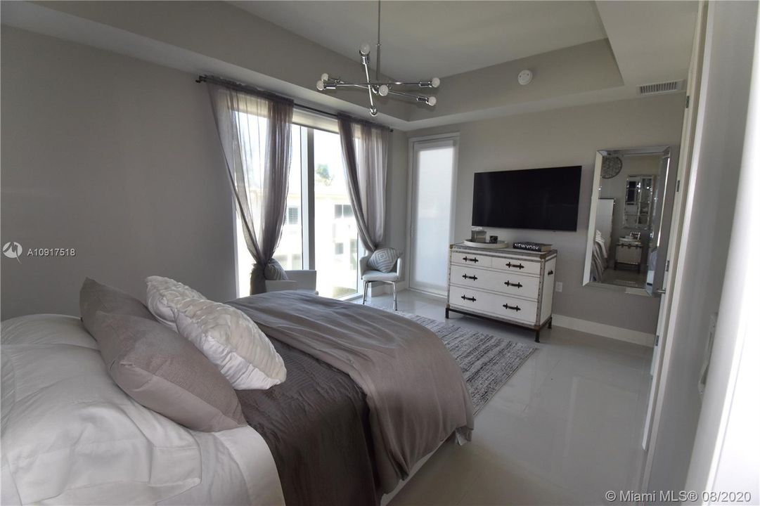 Vendido Recientemente: $949,900 (3 camas, 2 baños, 1881 Pies cuadrados)