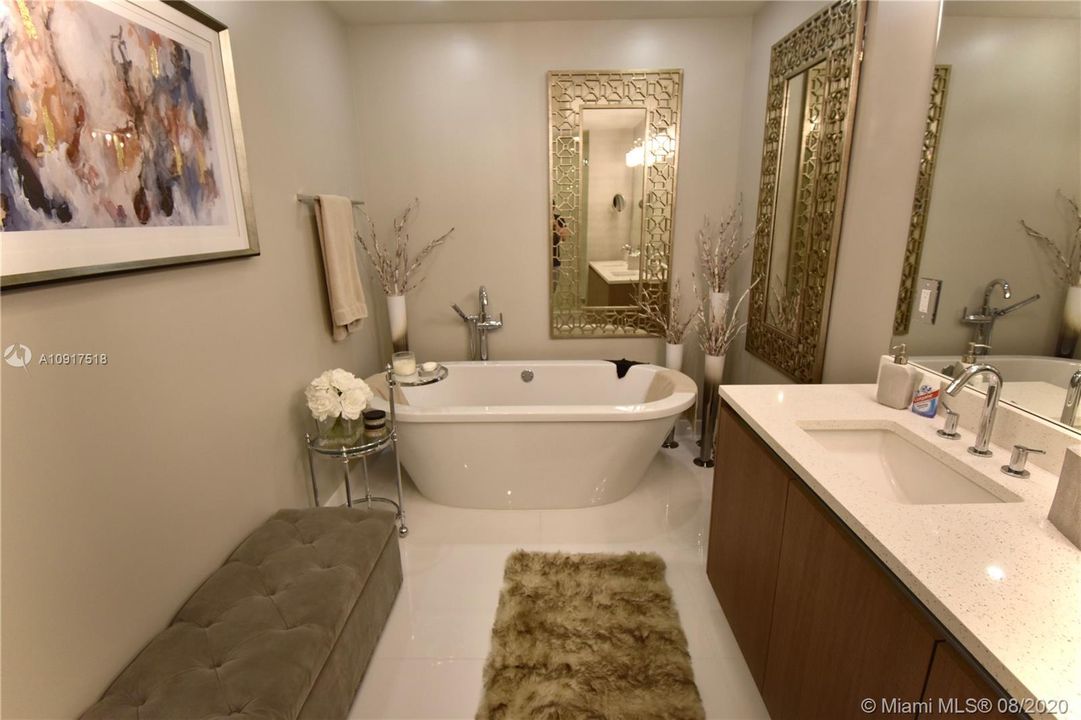 Vendido Recientemente: $949,900 (3 camas, 2 baños, 1881 Pies cuadrados)