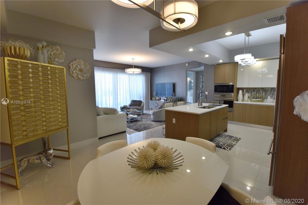Vendido Recientemente: $949,900 (3 camas, 2 baños, 1881 Pies cuadrados)