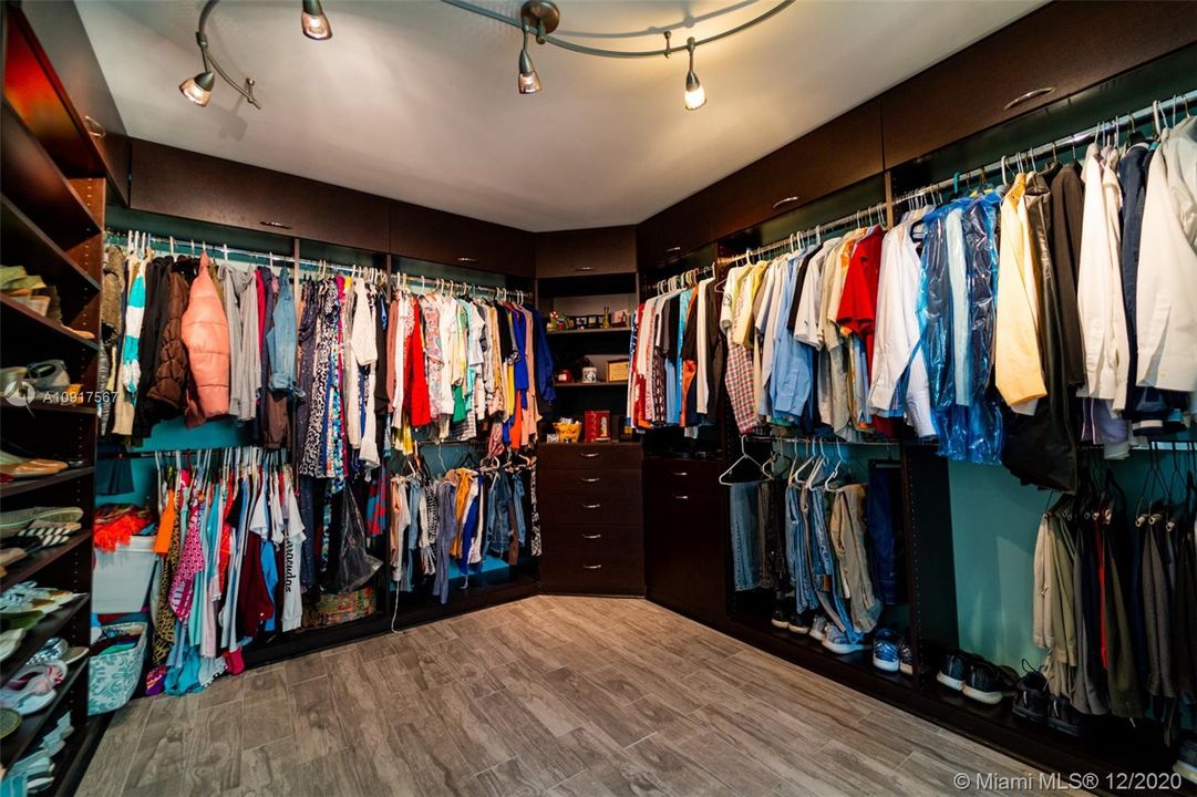 Custom Walk In Closet in Master Bedroom. Plenty of space to hang your clothes, drawers and shelves and cabinets galore!