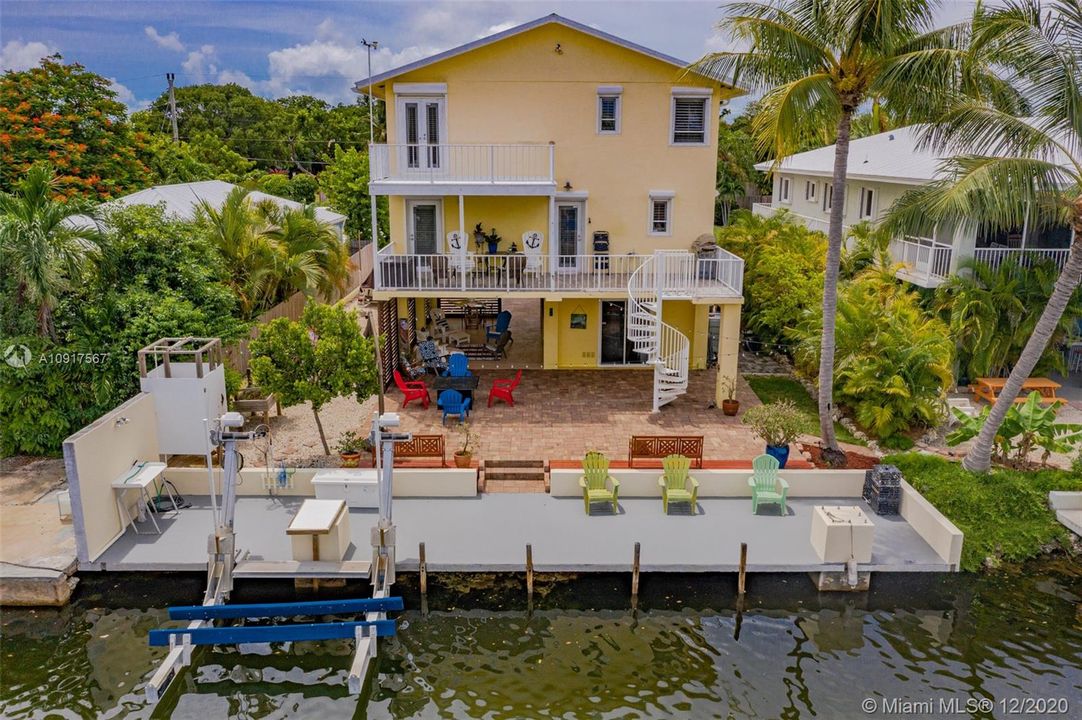 VIEW OF THE HOME FROM THE WATERWAY
