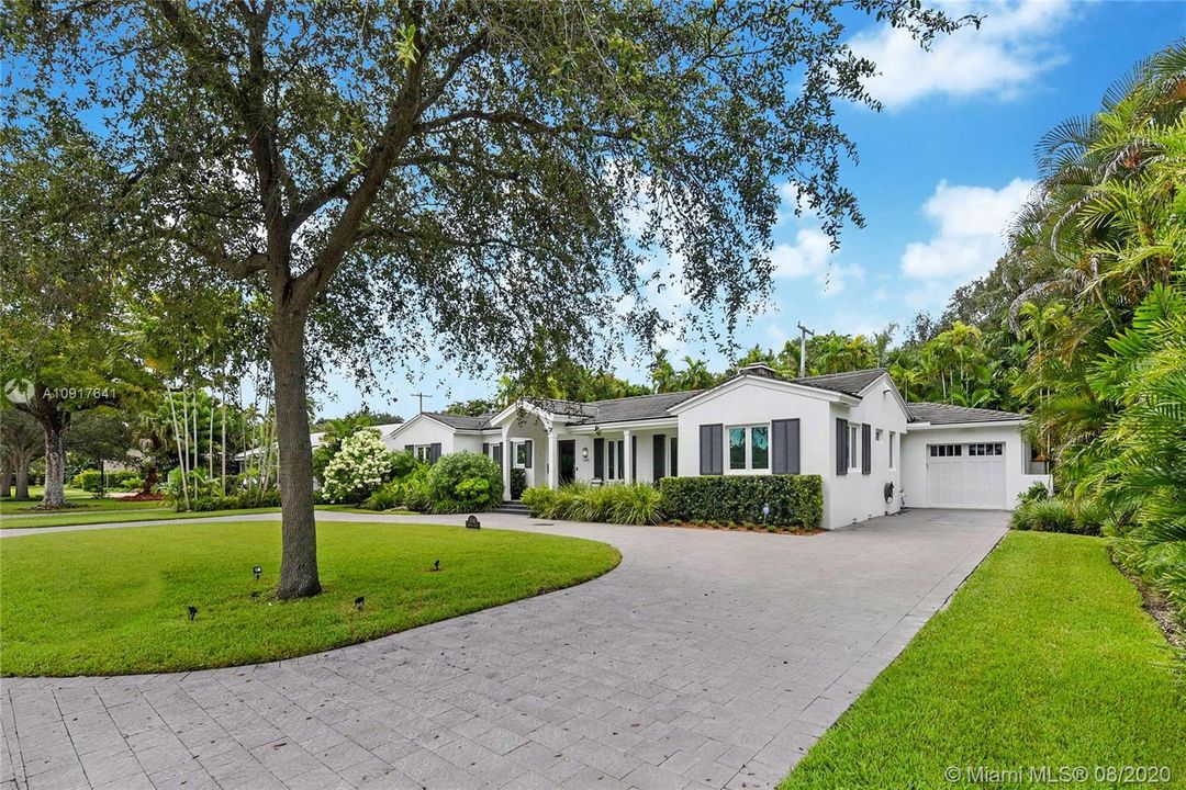 Vendido Recientemente: $1,749,000 (4 camas, 3 baños, 2814 Pies cuadrados)