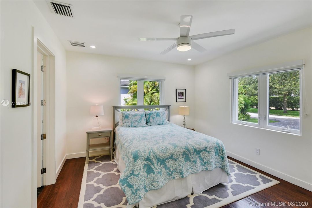 Vendido Recientemente: $1,749,000 (4 camas, 3 baños, 2814 Pies cuadrados)
