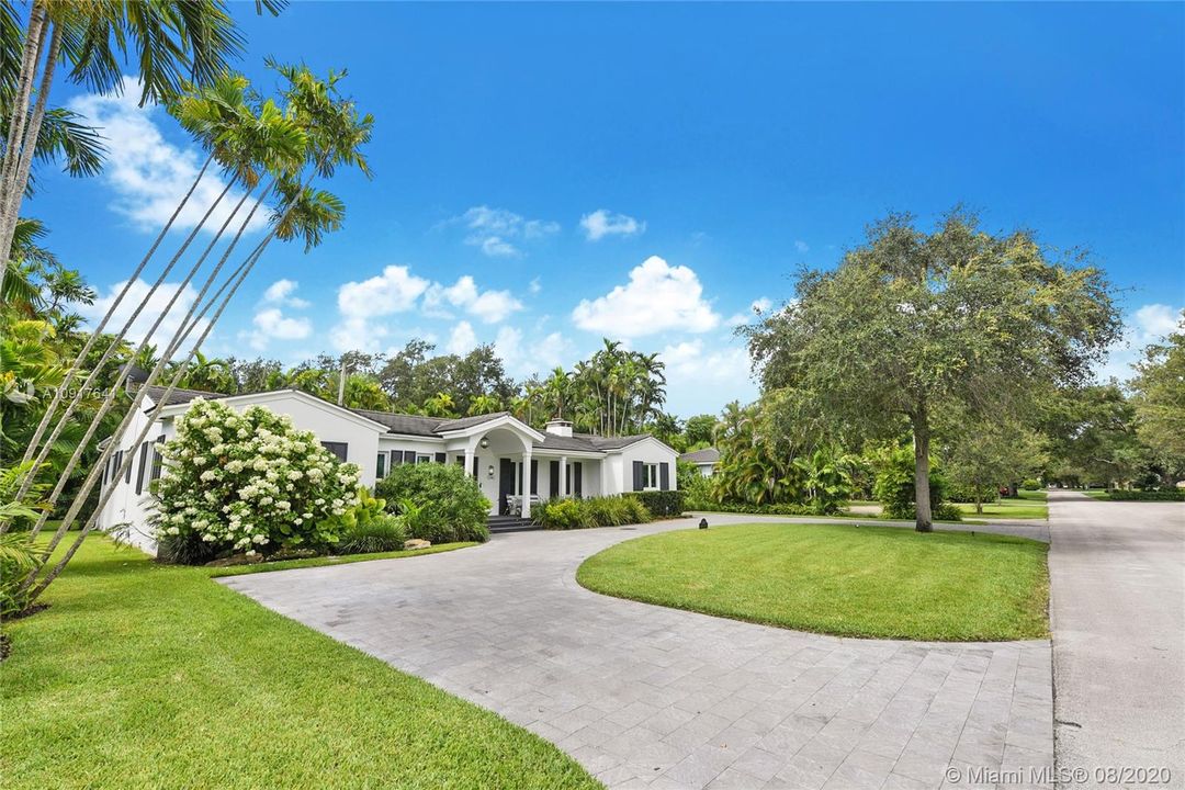 Vendido Recientemente: $1,749,000 (4 camas, 3 baños, 2814 Pies cuadrados)