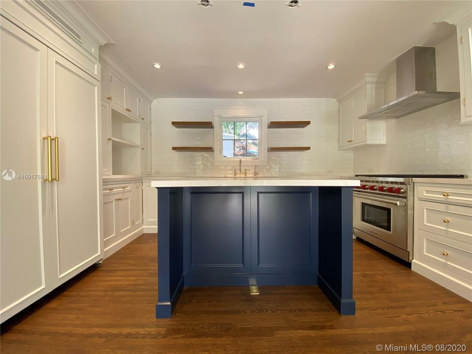 Recently Sold: $2,690,000 (4 beds, 5 baths, 4085 Square Feet)