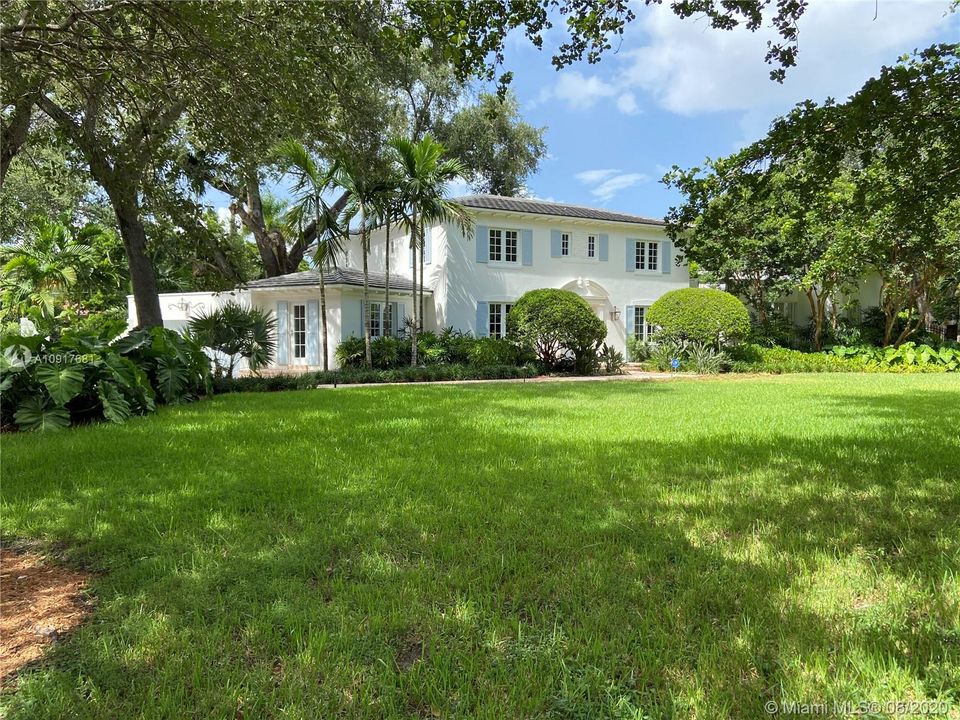 Recently Sold: $2,690,000 (4 beds, 5 baths, 4085 Square Feet)
