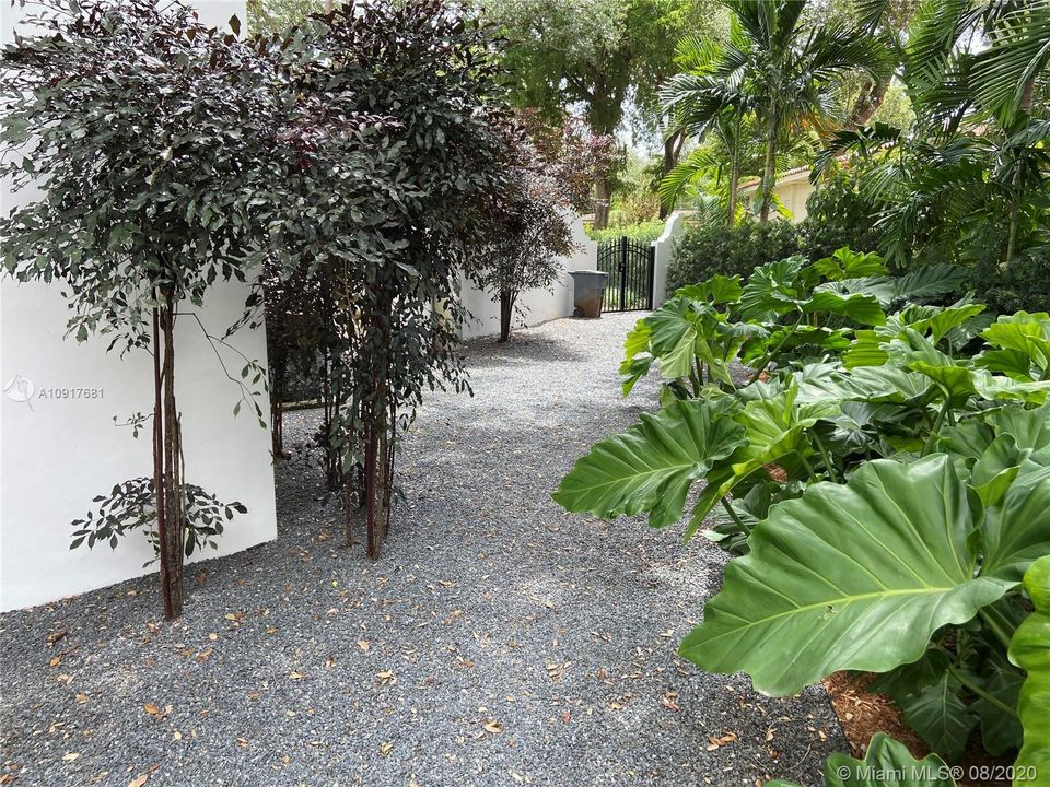Recently Sold: $2,690,000 (4 beds, 5 baths, 4085 Square Feet)