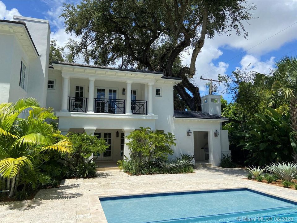 Recently Sold: $2,690,000 (4 beds, 5 baths, 4085 Square Feet)