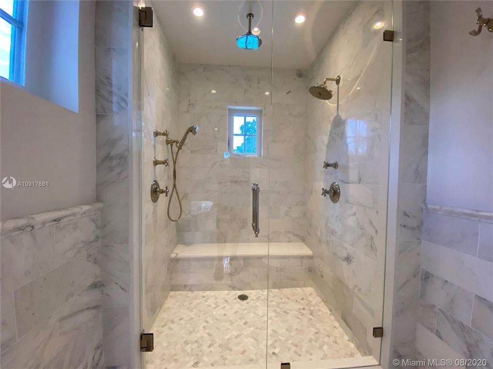 Recently Sold: $2,690,000 (4 beds, 5 baths, 4085 Square Feet)