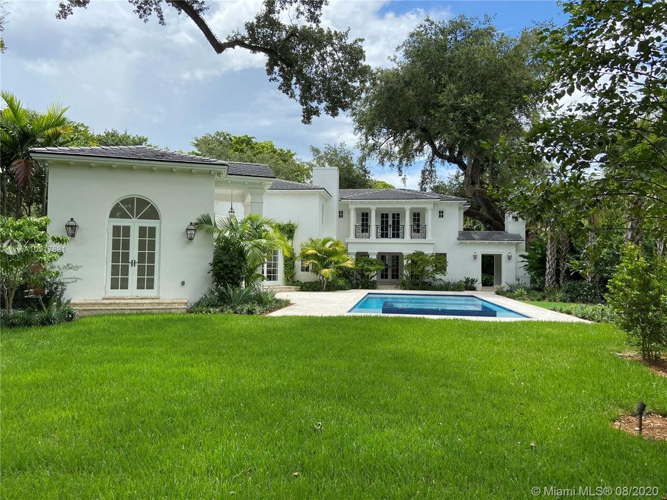 Recently Sold: $2,690,000 (4 beds, 5 baths, 4085 Square Feet)