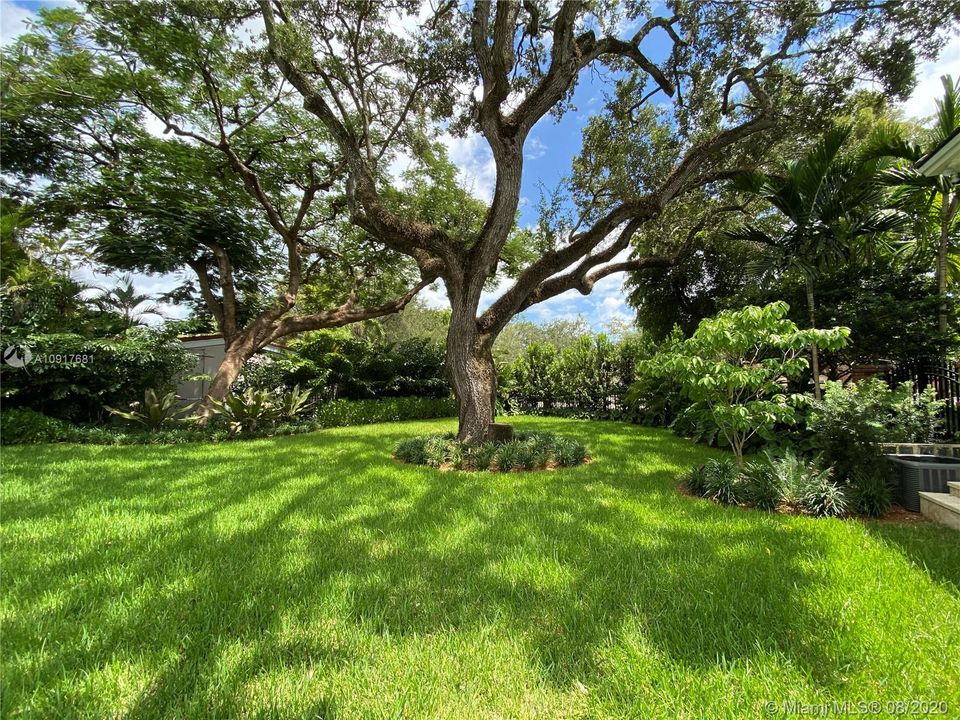 Recently Sold: $2,690,000 (4 beds, 5 baths, 4085 Square Feet)