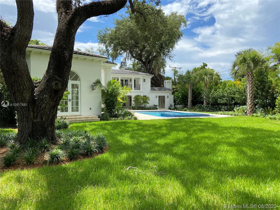 Recently Sold: $2,690,000 (4 beds, 5 baths, 4085 Square Feet)