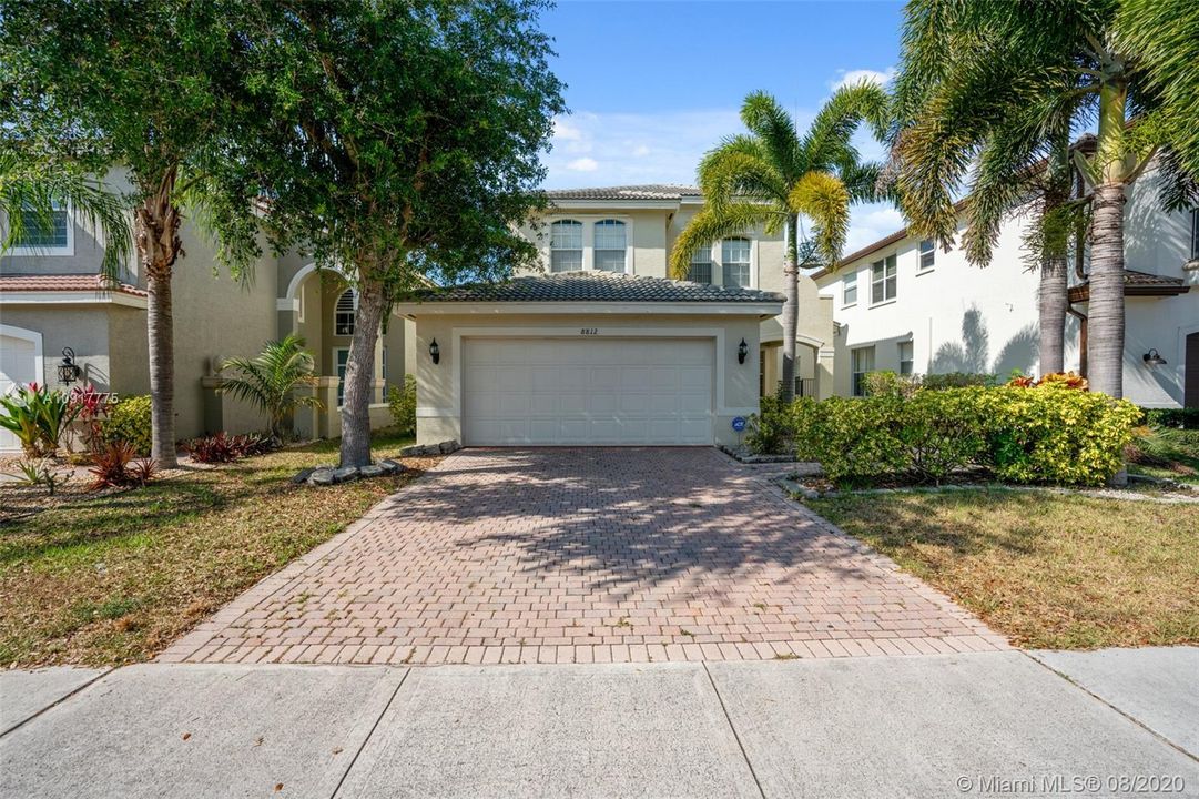 Vendido Recientemente: $473,000 (5 camas, 3 baños, 2994 Pies cuadrados)