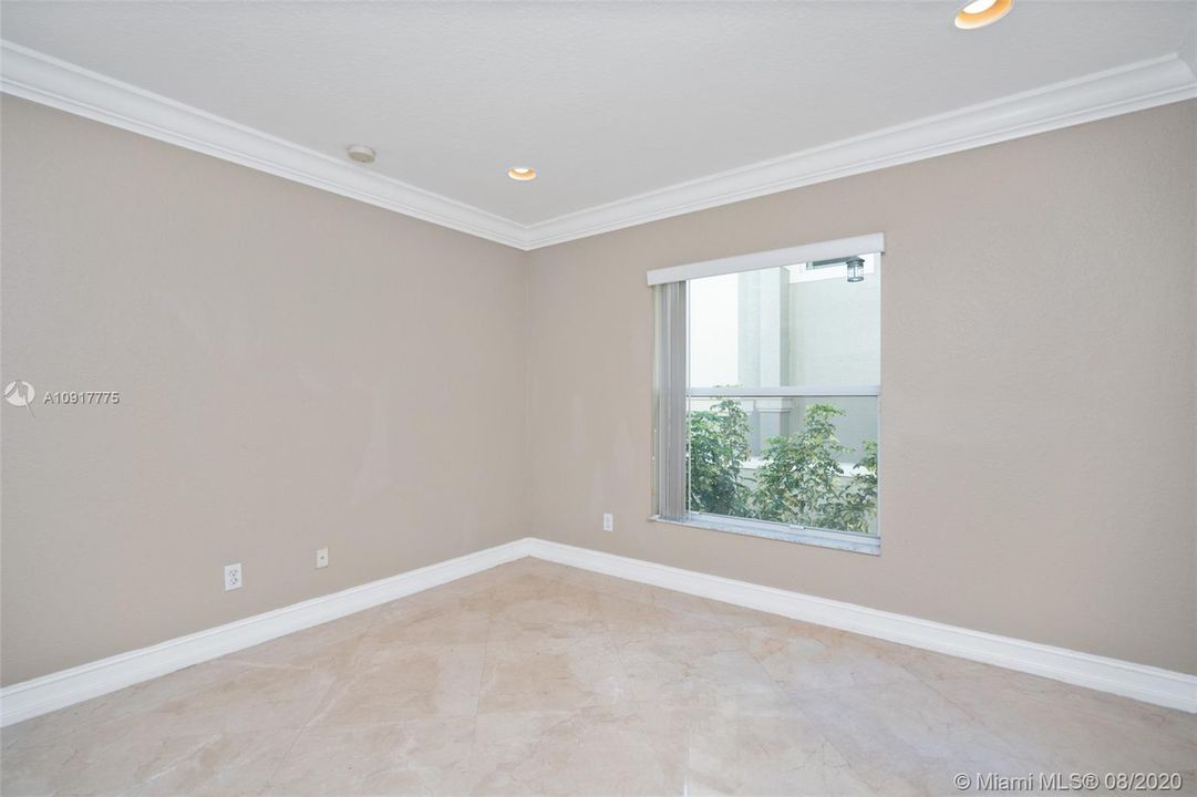 Vendido Recientemente: $473,000 (5 camas, 3 baños, 2994 Pies cuadrados)