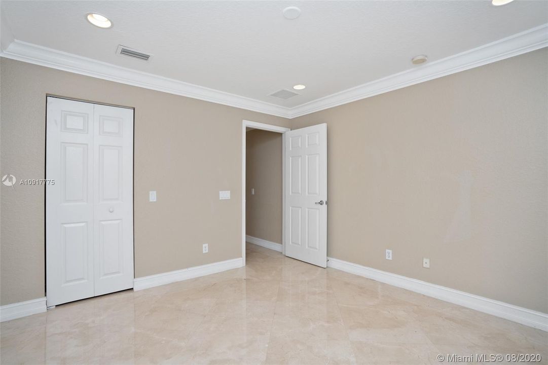Vendido Recientemente: $473,000 (5 camas, 3 baños, 2994 Pies cuadrados)
