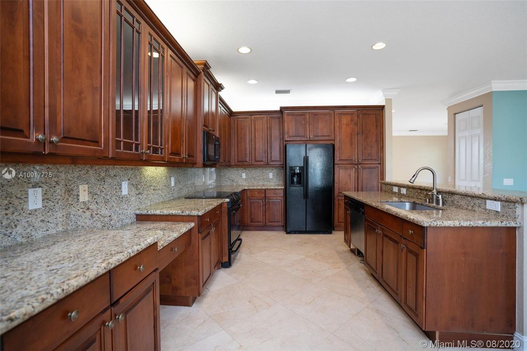 Vendido Recientemente: $473,000 (5 camas, 3 baños, 2994 Pies cuadrados)