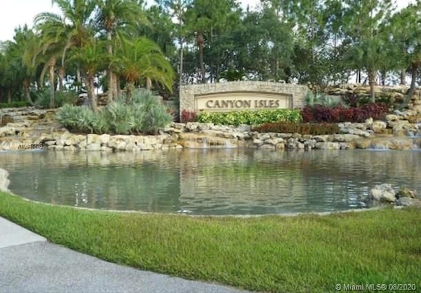Vendido Recientemente: $473,000 (5 camas, 3 baños, 2994 Pies cuadrados)