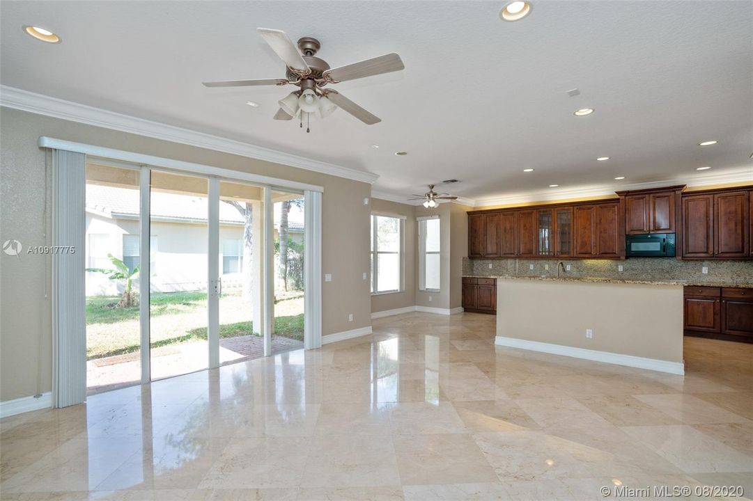 Vendido Recientemente: $473,000 (5 camas, 3 baños, 2994 Pies cuadrados)