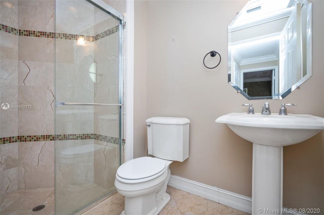 Vendido Recientemente: $473,000 (5 camas, 3 baños, 2994 Pies cuadrados)