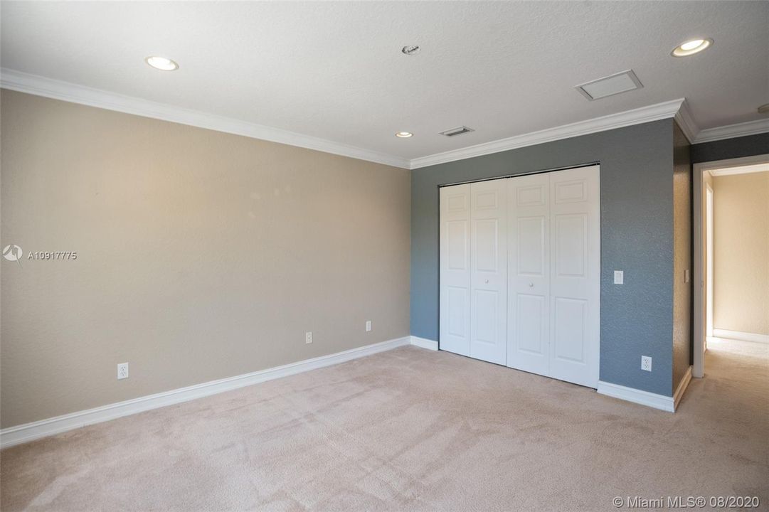 Vendido Recientemente: $473,000 (5 camas, 3 baños, 2994 Pies cuadrados)