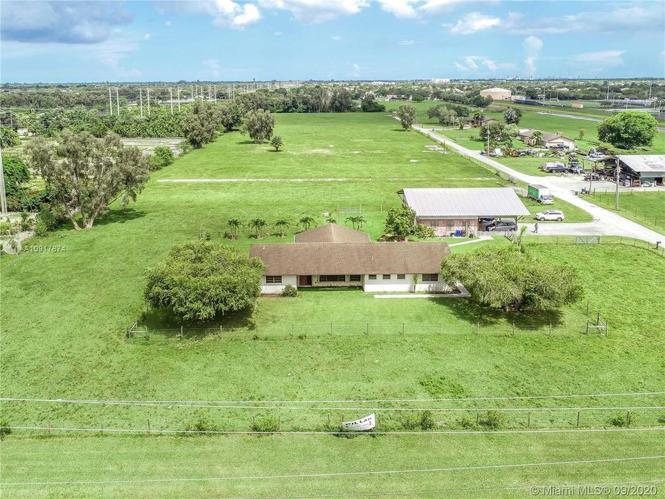 Vendido Recientemente: $2,500,000 (3 camas, 2 baños, 2076 Pies cuadrados)