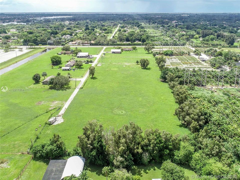 Vendido Recientemente: $2,500,000 (3 camas, 2 baños, 2076 Pies cuadrados)