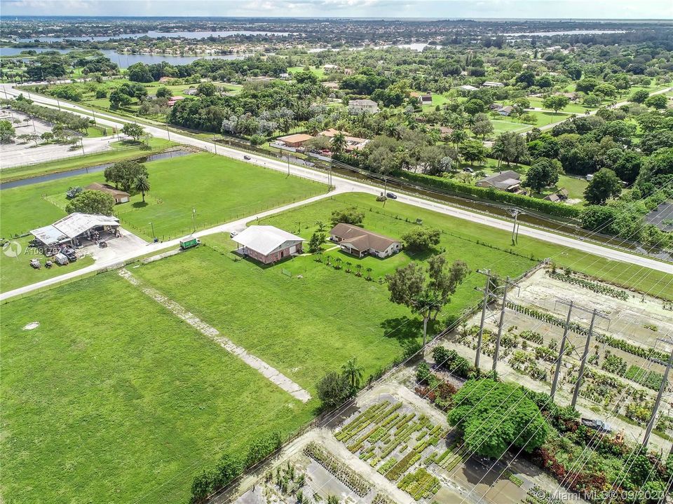 Vendido Recientemente: $2,500,000 (3 camas, 2 baños, 2076 Pies cuadrados)