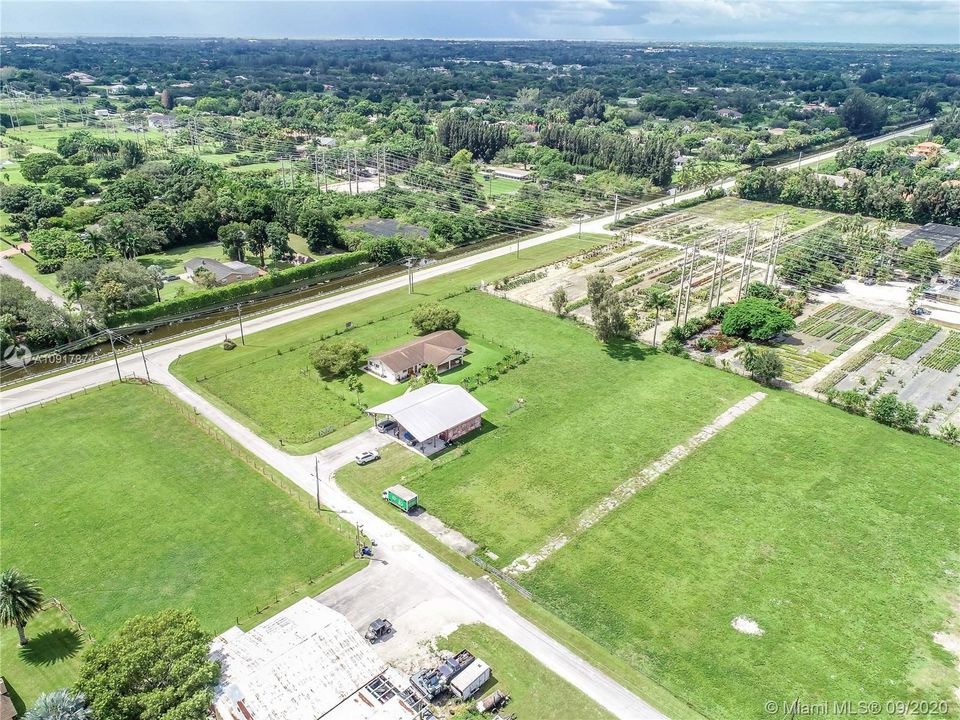 Vendido Recientemente: $2,500,000 (3 camas, 2 baños, 2076 Pies cuadrados)